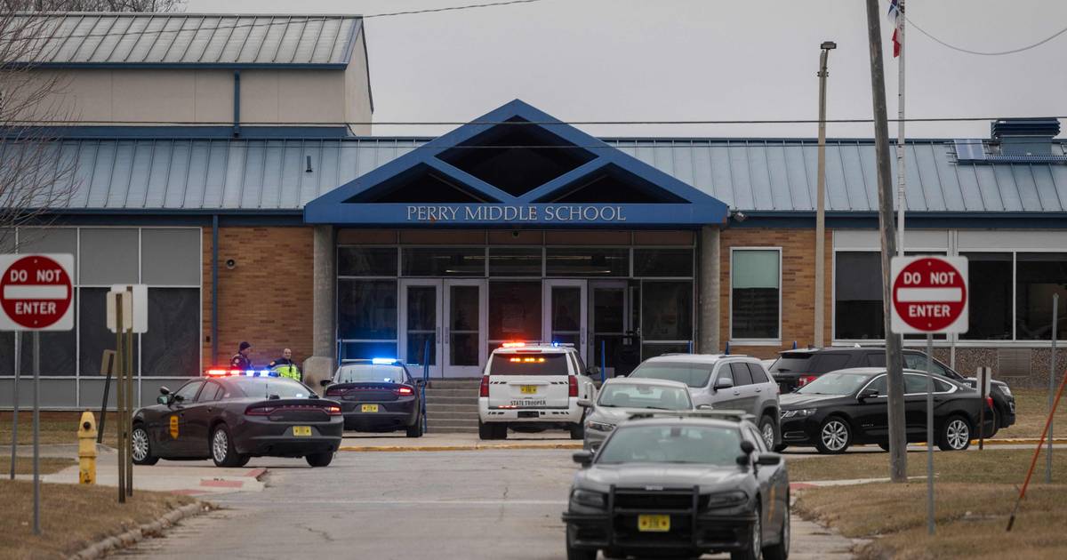 Le directeur de l’école est toujours mort après son rôle de héros dans la fusillade dans l’Iowa |  À l’étranger