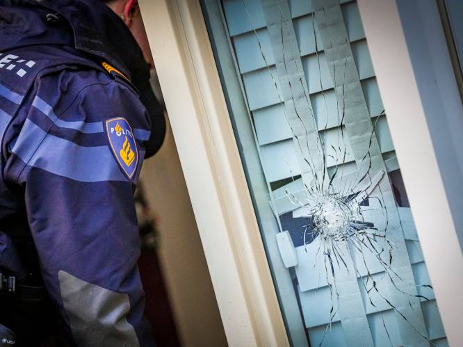 Wéér beschieting van gezinswoning in Eindhoven: negen kogelinslagen in deur, raam en gevel