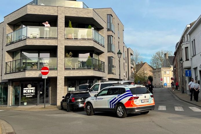 De achtervolging eindigde aan het kruispunt van Brilstraat, Julius De Geyterstraat, Molenbergstraat, Zuster Lambertinestraat en Rosselstraat in Lede.