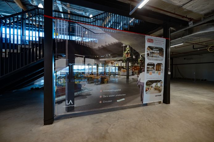 Impressie van een horecazaak die op Lelystad Airport moet openen.