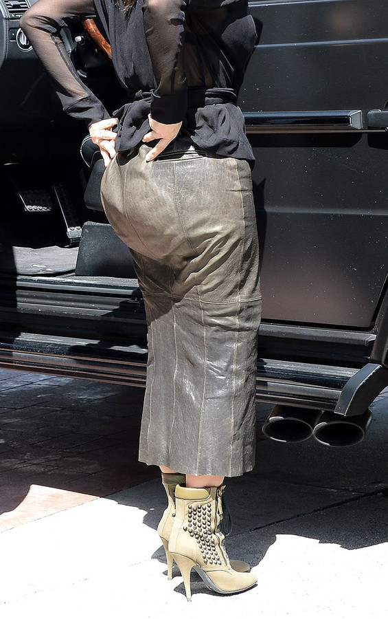 La jupe sac poubelle de Kim Kardashian Foto 7sur7.be