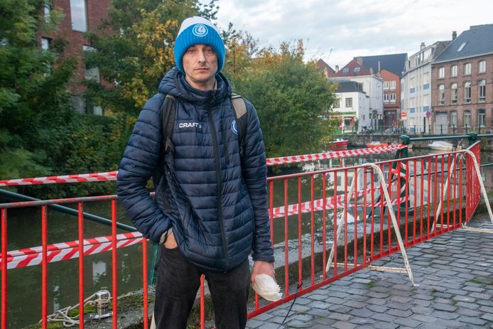 Kevin Lippens hoorde de klap en zag de wagen reeds onder water liggen.