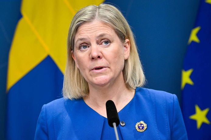 De Zweedse premier Magdalena Andersson geeft een persconferentie over de beslissing om het Navo-lidmaatschap aan te vragen.