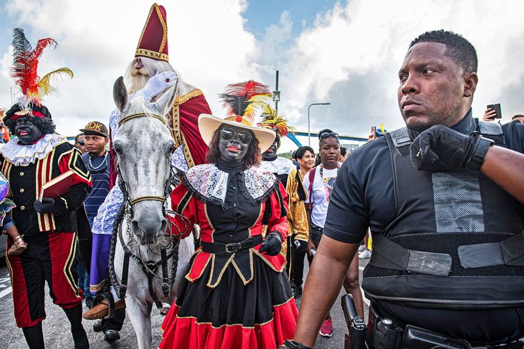 twee weken insluiten bellen Op Curaçao zijn de Zwarte Pieten én Sinterklaas geveld | De Volkskrant
