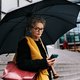 Pijn bij regen en kou: heeft slecht weer echt invloed op reumaklachten?