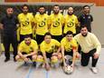 MVC Ronse met voorzitter Ali Mahli, staande links, en coach Mohamed Laghbali, staande rechts.