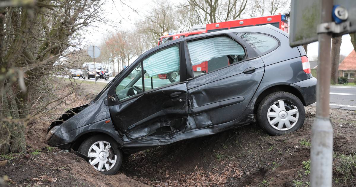 Gewonde bij aanrijding op Ommerweg bij Lemelerveld.
