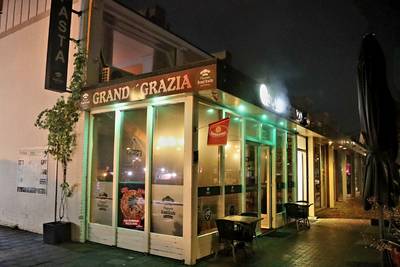 Brand bij pizzeria in Vlijmen, mogelijk aangestoken door twee indringers