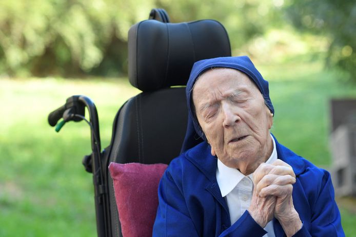 De Franse zuster André is met een leeftijd van 118 jaar en 73 dagen officieel benoemd tot de nieuwe oudste persoon ter wereld door Guinness World Records.