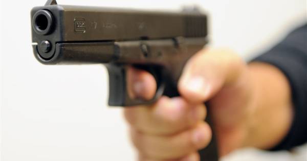 Politie lost waarschuwingsschot in Winterswijk.