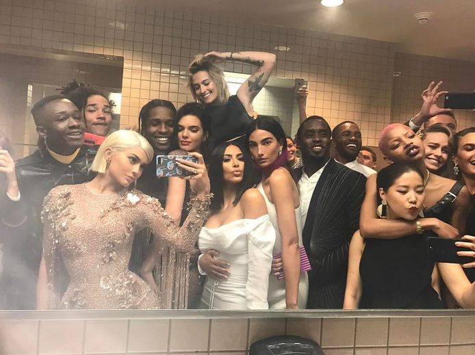 Kylie Jenner maakte in 2017 in de badkamer van het Met Gala, iets wat strikt verboden is.