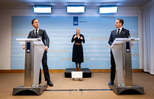 Premier Mark Rutte en minister Hugo de Jonge (Volksgezondheid, Welzijn en Sport) geven tijdens een persconferentie een toelichting op de coronamaatregelen in Nederland. 