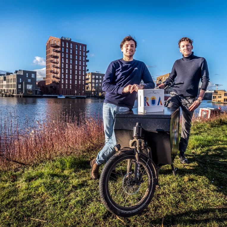 De oprichters van Real Oat Arts, Cas Zanen (l) en Boris de Lorm (r). Beeld Raymond Rutting / de Volkskrant