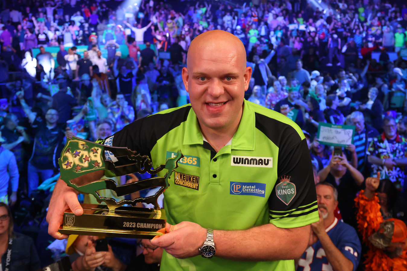 Trotse Michael van Gerwen pakt titel op iconische plek in New York