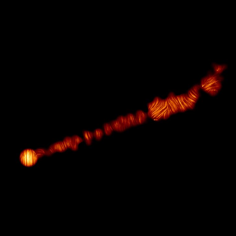 Een deel van de jetstream van het zwarte gat in sterrenstelsel M87. De totale jet is 6000 lichtjaren lang.  Beeld ALMA (ESO/NAOJ/NRAO), Goddi et a