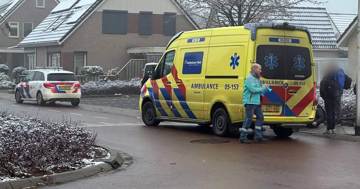 Scholier naar ziekenhuis na ongeval op beruchte kruising in Vroomshoop.