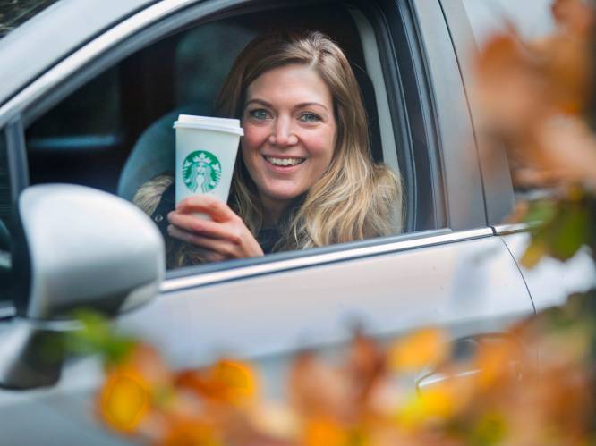 Geen hamburger maar koffie bestellen vanuit de auto: Starbucks opent twee drive-thru’s in ons land