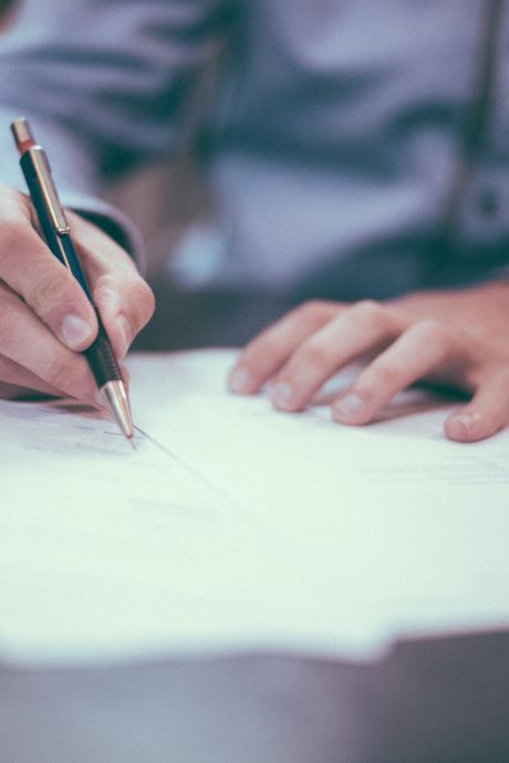 Passage du public au privé: la commission de déontologie veut éviter le “pantouflage”