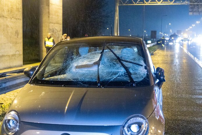 Het ongeval gebeurde rond tien uur op de snelweg richting Den Haag, ter hoogte van de Leimuiderweg.