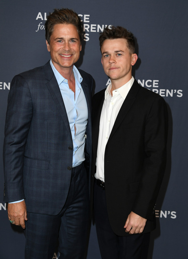 Rob Lowe maakt samen met zoon comedyserie voor Netflix Foto AD.nl