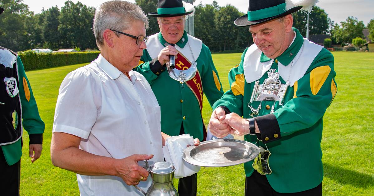 Diessen heeft sinds vandaag een nieuwe koning en keizer Ed de Laat van gilde Sint Joris - BD.nl