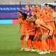 Waarom is de Nederlandse voetbalvrouw vooral wit? ‘De angst om buitengesloten te worden speelt mee’