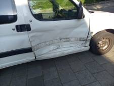 Botsing op beruchte kruising, automobilist raakt gewond
