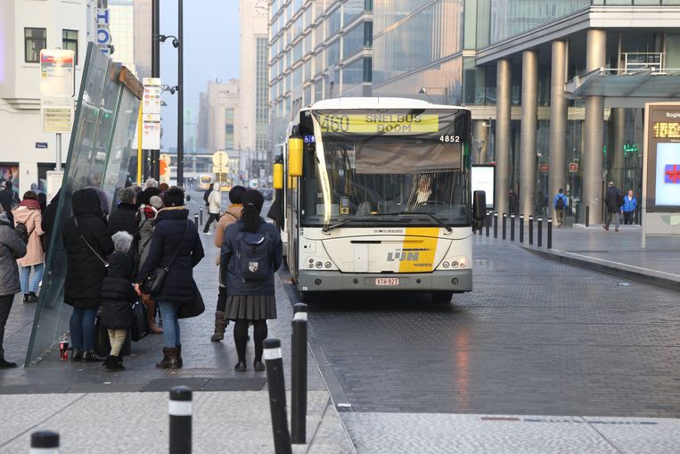 Meer dan de helft van de bussen en trams van Lijn heeft in de spits een vertraging van ruim 5 minuten