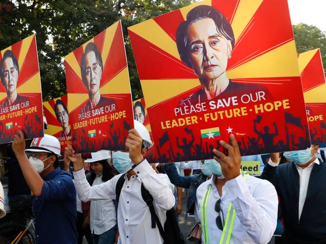 Afgezette Myanmarese leider Suu Kyi “in goede gezondheid” voor de rechter verschenen