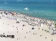 Helikopter crasht in zee tussen badgasten in Miami