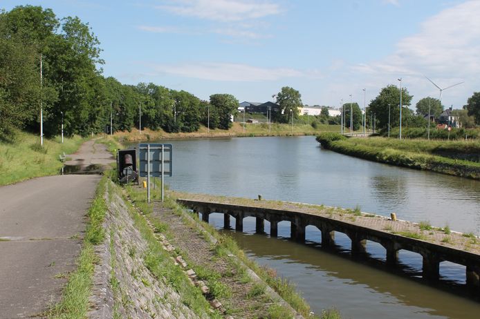 Beeld van het kanaal Brussel-Charleroi in Halle, archiefbeeld ter illustratie.