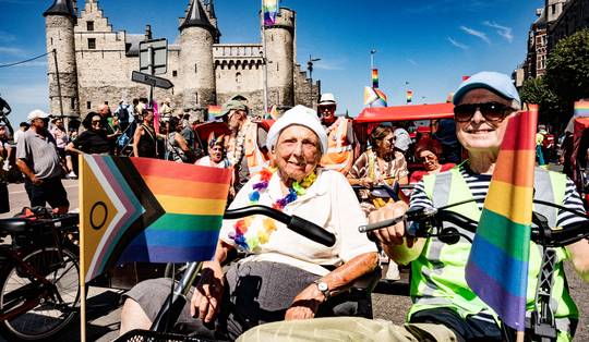 Een krachtig signaal uit Antwerpen: Pride brengt 170.000 mensen samen voor een recordeditie