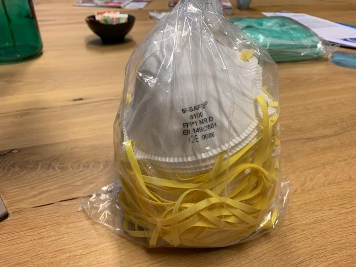 Huisartsencooperatie Medicamus uit Harderwijk zamelt mondkapjes in
