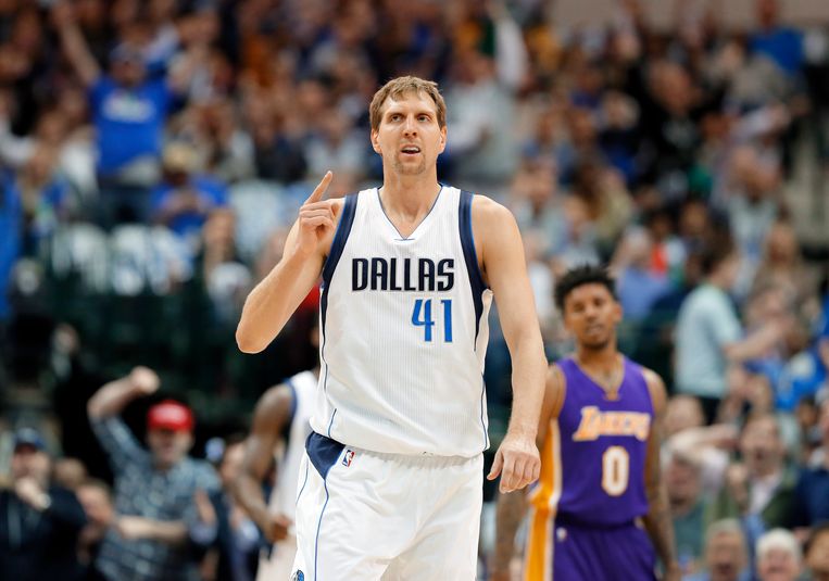Dirk Nowitzki, uit Duitsland, speelde twintig seizoenen voor Dallas Mavericks. Beeld AP