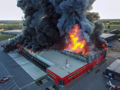 Schadeclaim van 27 miljoen: draait de brandweer op voor afgebrand Haperts transportbedrijf?