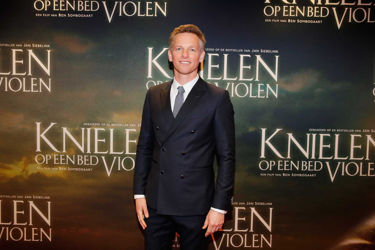 Barry Atsma bij de première van 'Knielen op een bed violen'. Beeld anp