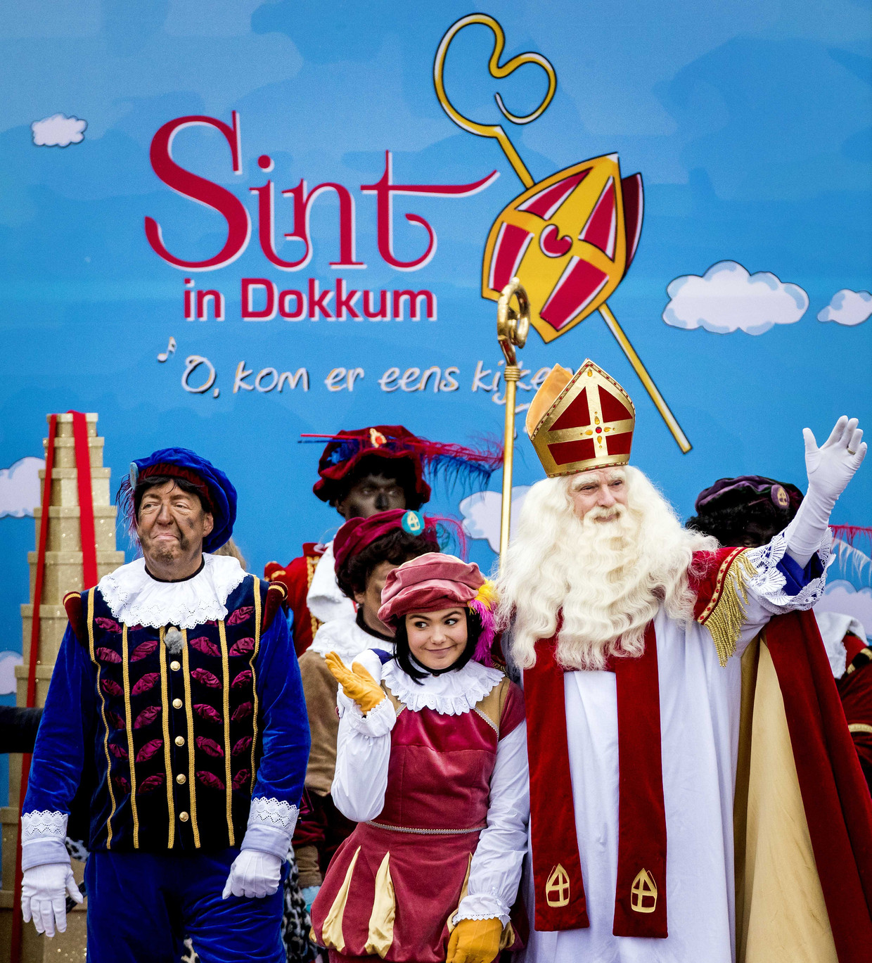 De landelijke intocht van Sinterklaas in Dokkum in 2017, toen er nog verschillend gekleurde pieten rondliepen. Beeld ANP