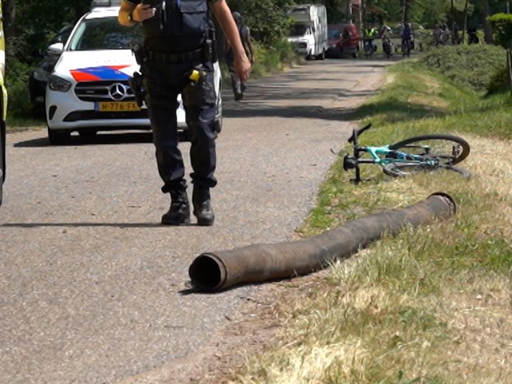 Fietser naar ziekenhuis na ongeluk met slang van vrachtwagen