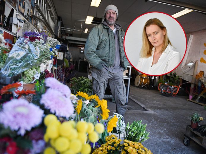Tom Rouwen in zijn winkel.