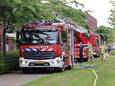 De brandweer verwacht nog uren bezig te zijn met een brand in een spouwmuur van een woning in De Meern.