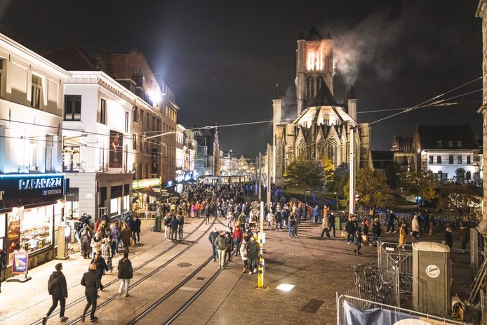 Het was vrijdagavond veel rustiger en dus aangenamer om het Lichtfesitval te bezoeken