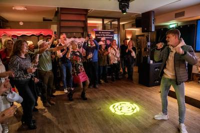 Herdenkingsdag voor Elvis-imitator Mark Elbers; ‘Hij zou hier elk moment kunnen binnenwandelen’