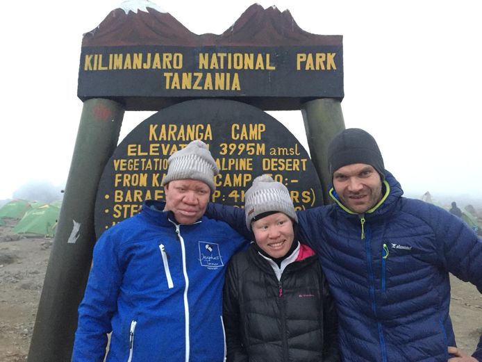 Klimmers uit Gemert: Teller beklimming Kilimanjaro al op Klimmers Gemert voor albinisme op top van Kilimanjaro