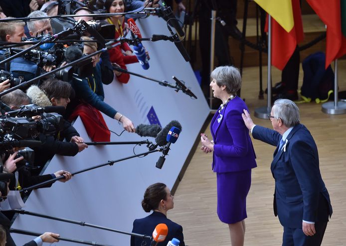 Theresa May staat de pers te woord voorafgaand aan een EU vergadering van regeringsleiders in Brussel. Foto Eric Vidal/Reuters