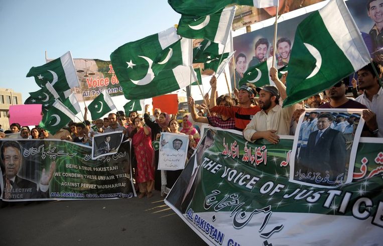 Supporters van Musharraf. Beeld afp