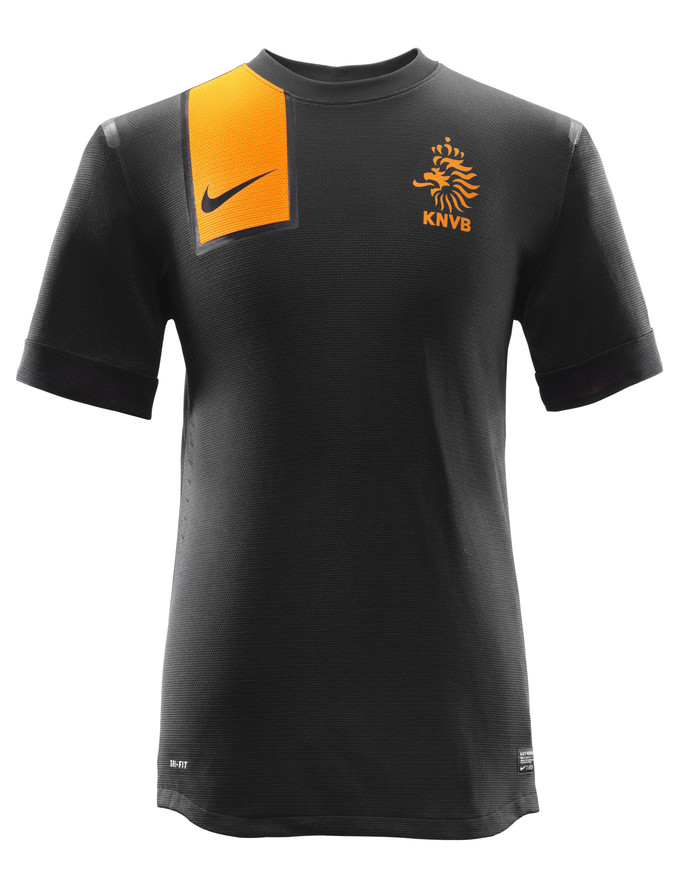 Zwart Uittenue Voor Autoritair Oranje Sport Tubantia Nl