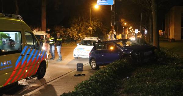 Lachgas in spel bij tweetal auto-ongelukken, bestuurders slaan op de vlucht.