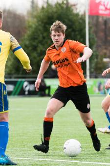 Maarten Nikkessen speelde tegen Matthijs de Ligt en Justin Kluivert: ‘Bij De Meern veel minuten maken’