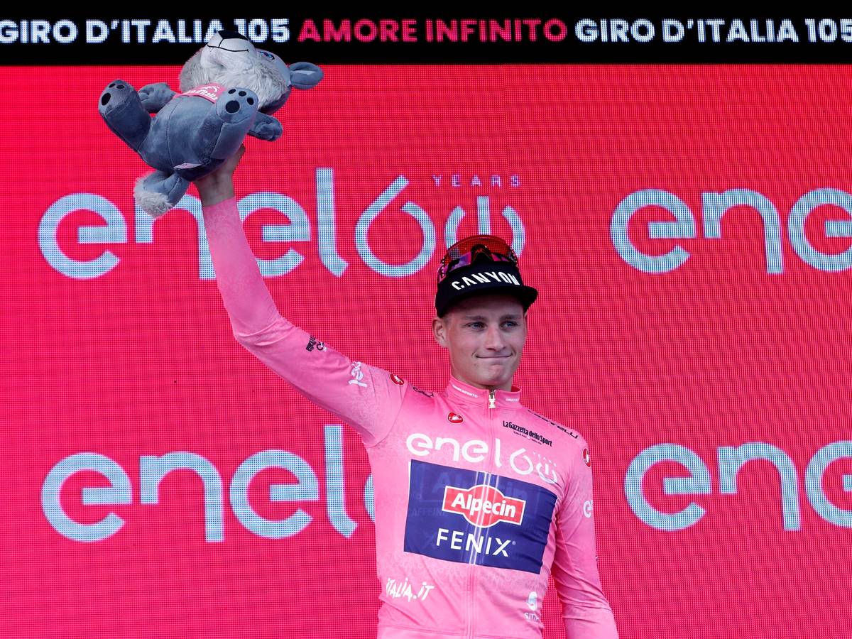 Mathieu van der Poel maakt faam waar en verovert meteen roze trui bij Giro debuut Ongelooflijk om na geel nu ook roze te dragen 105de Giro hln.be