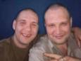 Dmitri Malyshev et Alexander Maslennikov prennent un selfie en Ukraine.